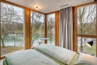 Doppelzimmer mit Eckfenster und Aareblick